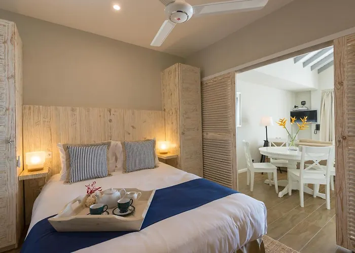 Le Nautique Beachfront * Anse Royale