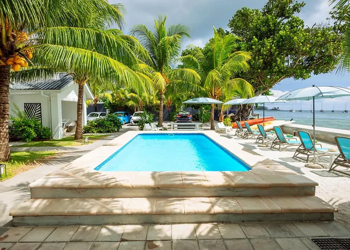 Le Nautique Beachfront Lägenhet Anse Royale