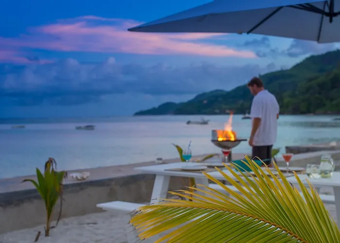Le Nautique Beachfront Lägenhet Anse Royale